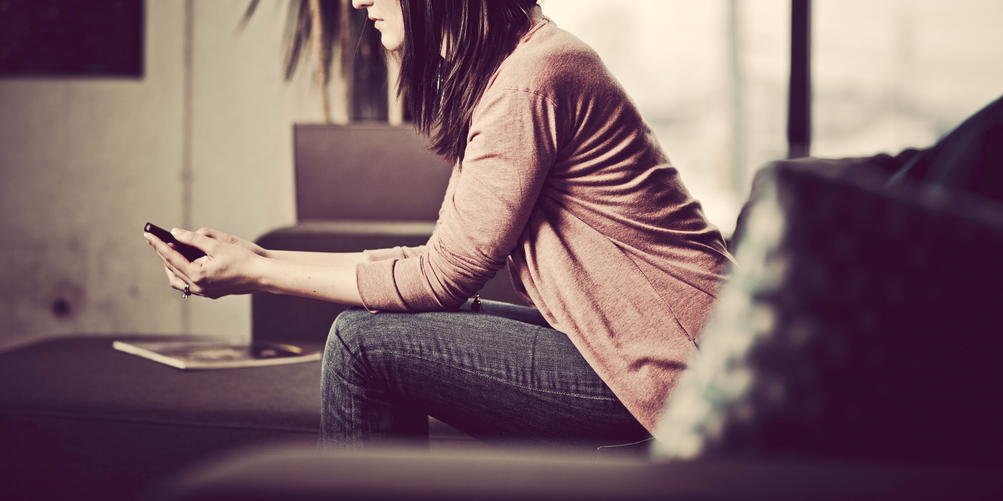 o-WOMAN-CELL-PHONE-TEXT-SAD-facebook